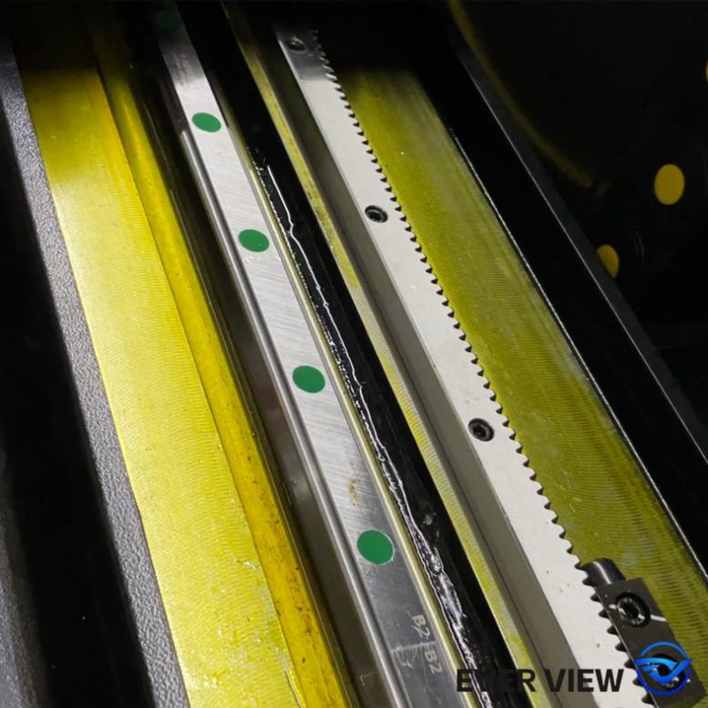 What are the key points for daily maintenance of laser cutting machines? EVER VIEW Machinery teaches you how to extend the service life of your equipment.
