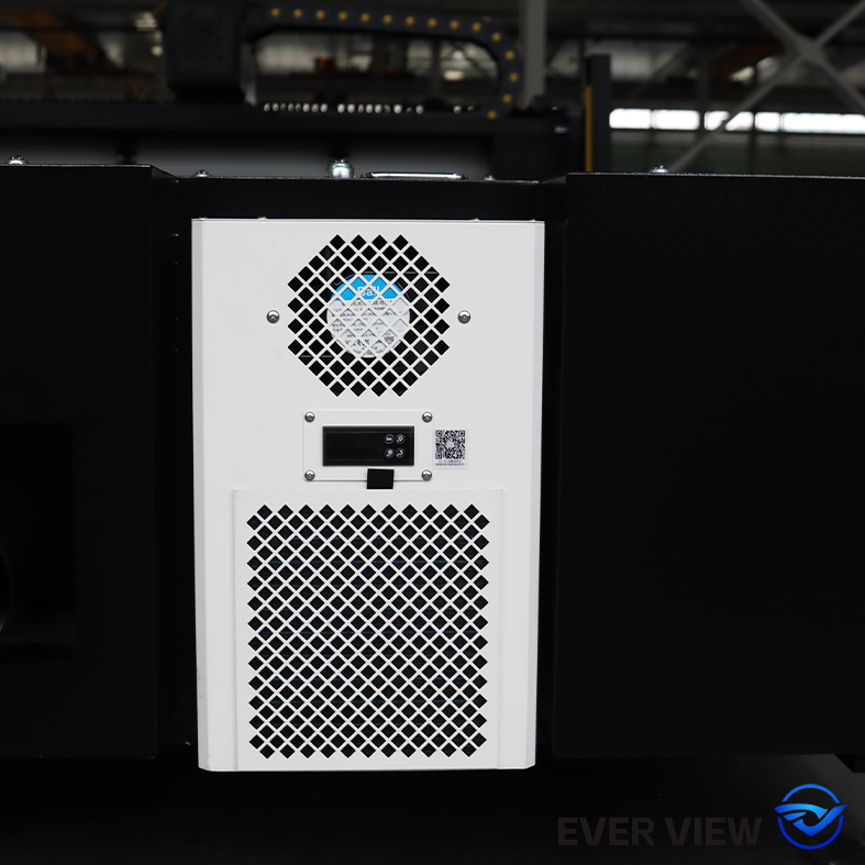 EVER VIEW laser cutting machine successfully shipped to the Middle East; high-temperature resistant customized model adapted to local production environment.